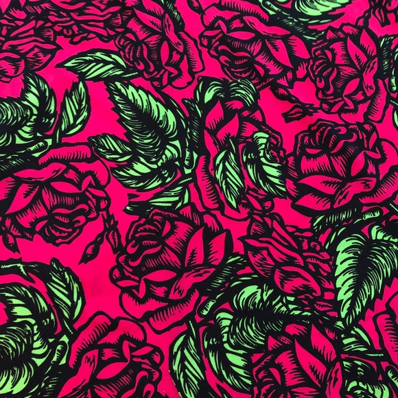 LuLaRoe Classic Tee - Picture 2 of 3